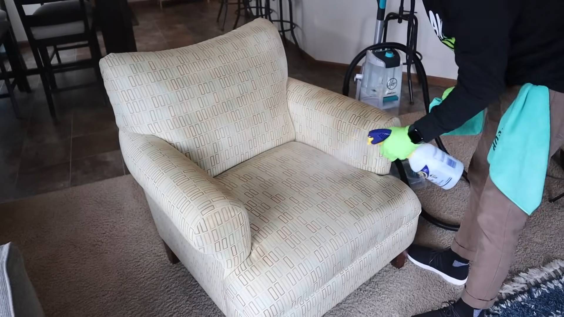 Sofa reinigen DIY